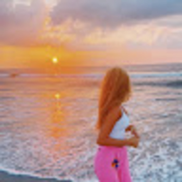 Meet your Posher, Adrianna - Picture 1 of 1